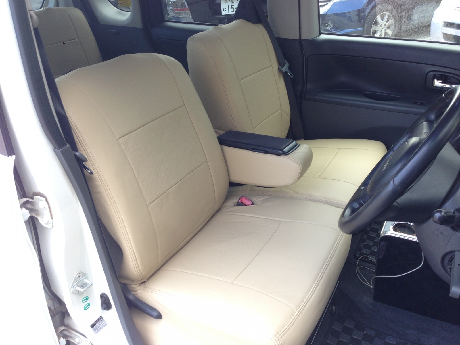 ダイハツ タントカスタム シートカバー交換! BodyWorks Ritz(ボディワークスリッツ)アメ車を中心とした中古車販売、修理、カスタム、鈑金塗装 千葉 ダイハツ タントカスタム シートカバー交換! BodyWorks Ritz(ボディワークスリッツ)アメ車を中心とした中古車販売、修理、カスタム、鈑金塗装 千葉