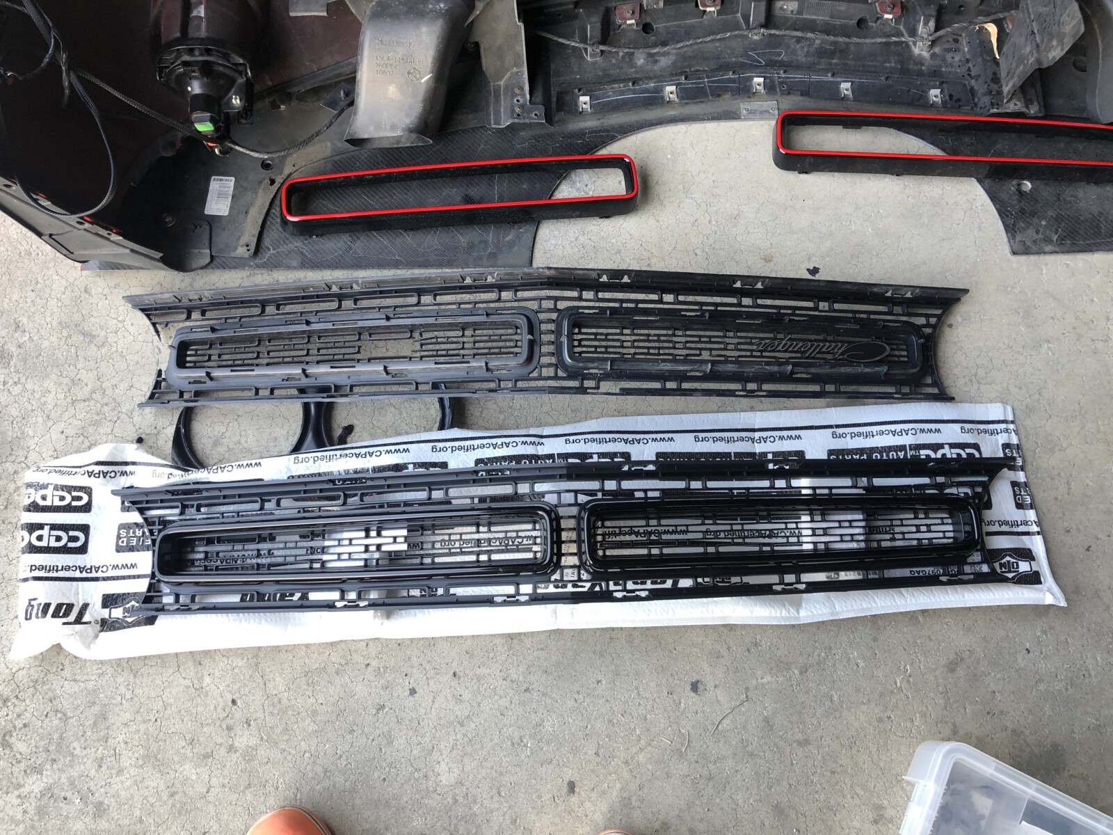 2018年 ダッジ チャレンジャー グリル交換！ BodyWorks Ritz（ボディワークスリッツ）アメ車を中心とした中古車販売、修理